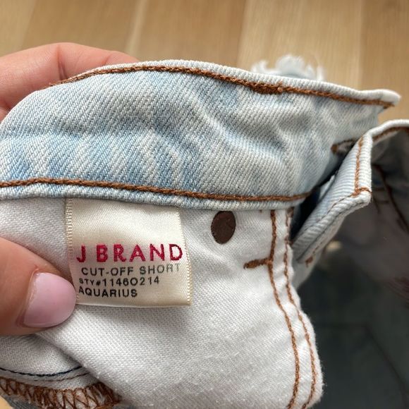 J Brand cutoff shorts in Aquarius style - Picture 4 of 6